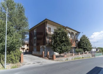 Edificio all\'aperto - Casa indipendente VIA CARRAIA
 
17, Marciano della Chiana - foto 2