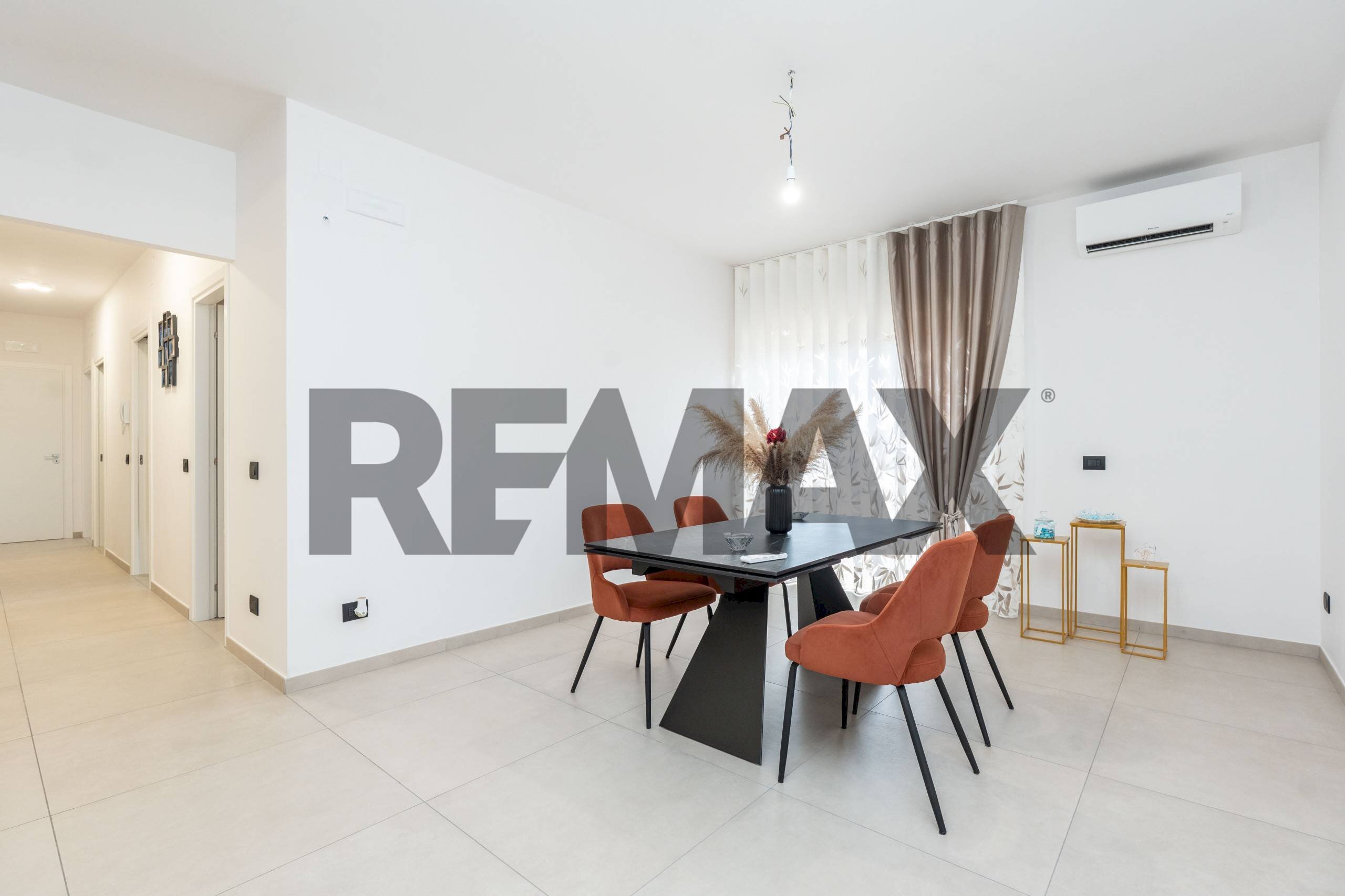 Sala da pranzo - Quadrilocale Viale San Teodoro
 
27, Catania - foto 1