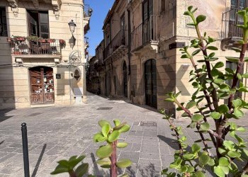 Edificio all\'aperto - Appartamento Mario Minniti
 
12, Siracusa - foto 2