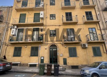 Edificio all\'aperto - Trilocale via redentore
 
203, Caltanissetta - foto 1