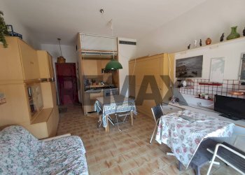 Sala da pranzo - Monolocale via Pietrenere
 
17, Giardini-Naxos - foto 11