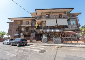 Edificio all\'aperto - Appartamento Via iv Novembre
 
126, Aci Catena - foto 1