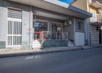 Edificio all\'aperto - Negozio Via Palestro
106-108, Priolo Gargallo - foto 2