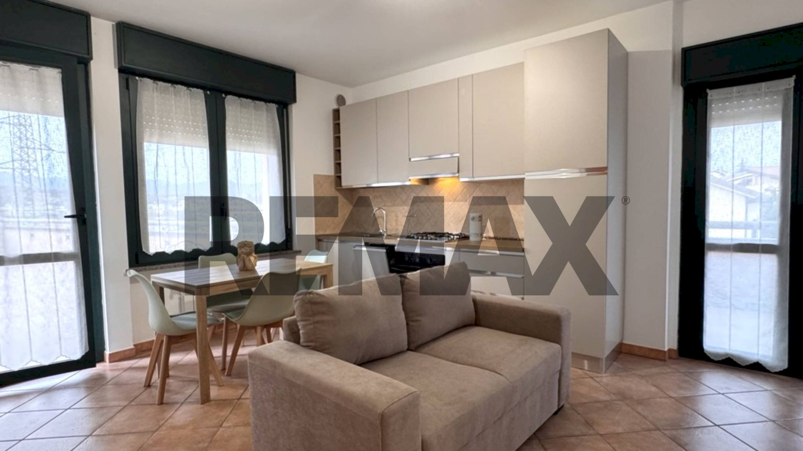 Sala da pranzo - Three-room apartment via Enrico de Nicola
1/A, L'Aquila - photo 3