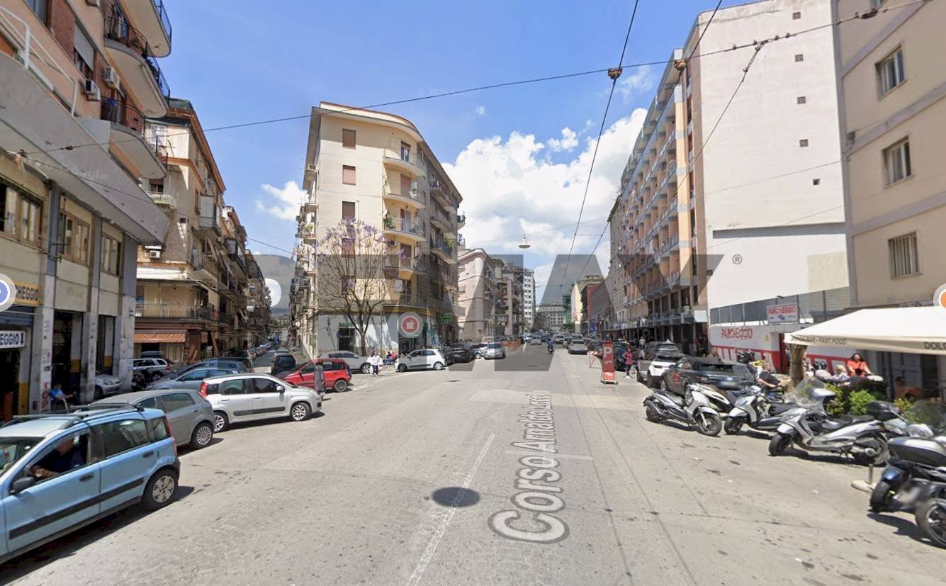 Edificio all\'aperto - Four-room apartment Corso Arnaldo Lucci
60, Napoli - photo 2