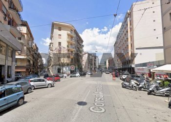 Edificio all\'aperto - Four-room apartment Corso Arnaldo Lucci
 
60, Napoli - photo 2