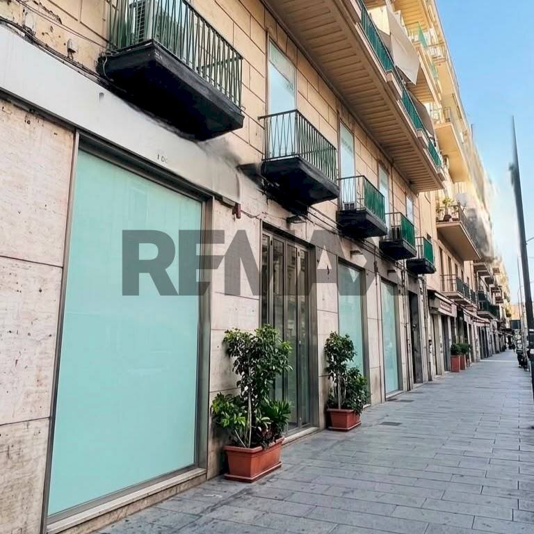 Edificio all\'aperto - Locale Commerciale Corso Camillo Finocchiaro Aprile
100-102, Palermo - foto 2