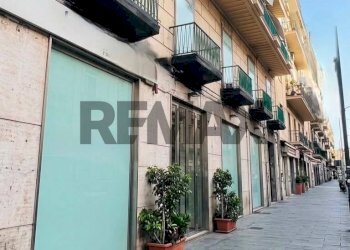 Edificio all\'aperto - Locale Commerciale Corso Camillo Finocchiaro Aprile
 
100-102, Palermo - foto 2