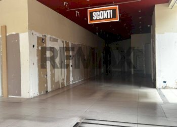 Ricezione / Lobby - Locale Commerciale Corso Camillo Finocchiaro Aprile
 
100-102, Palermo - foto 15