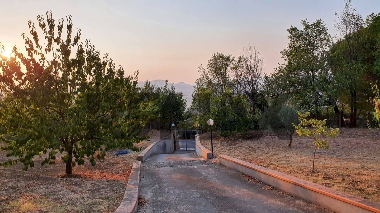 Edificio all\'aperto - Rustico Contrada Montagna
30, Valguarnera Caropepe - foto 2