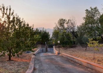 Edificio all\'aperto - Rustico Contrada Montagna
 
30, Valguarnera Caropepe - foto 2