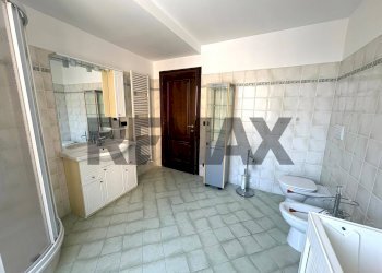Bagno - Quadrilocale Via Delle Fabbriche
 
23B, Genova - foto 11