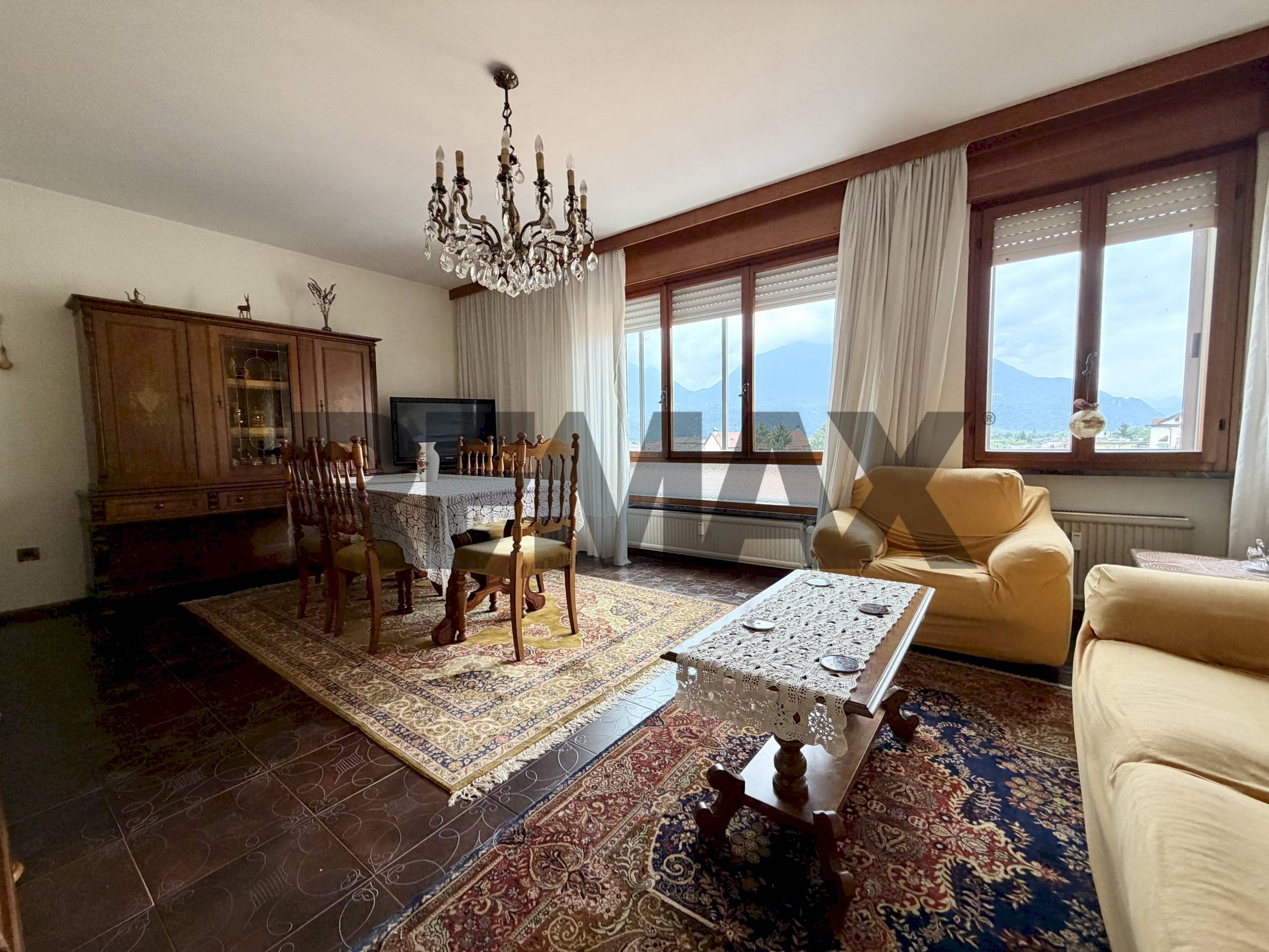 Sala da pranzo - Quadrilocale Via della Vittoria
 
22, Tolmezzo - foto 1