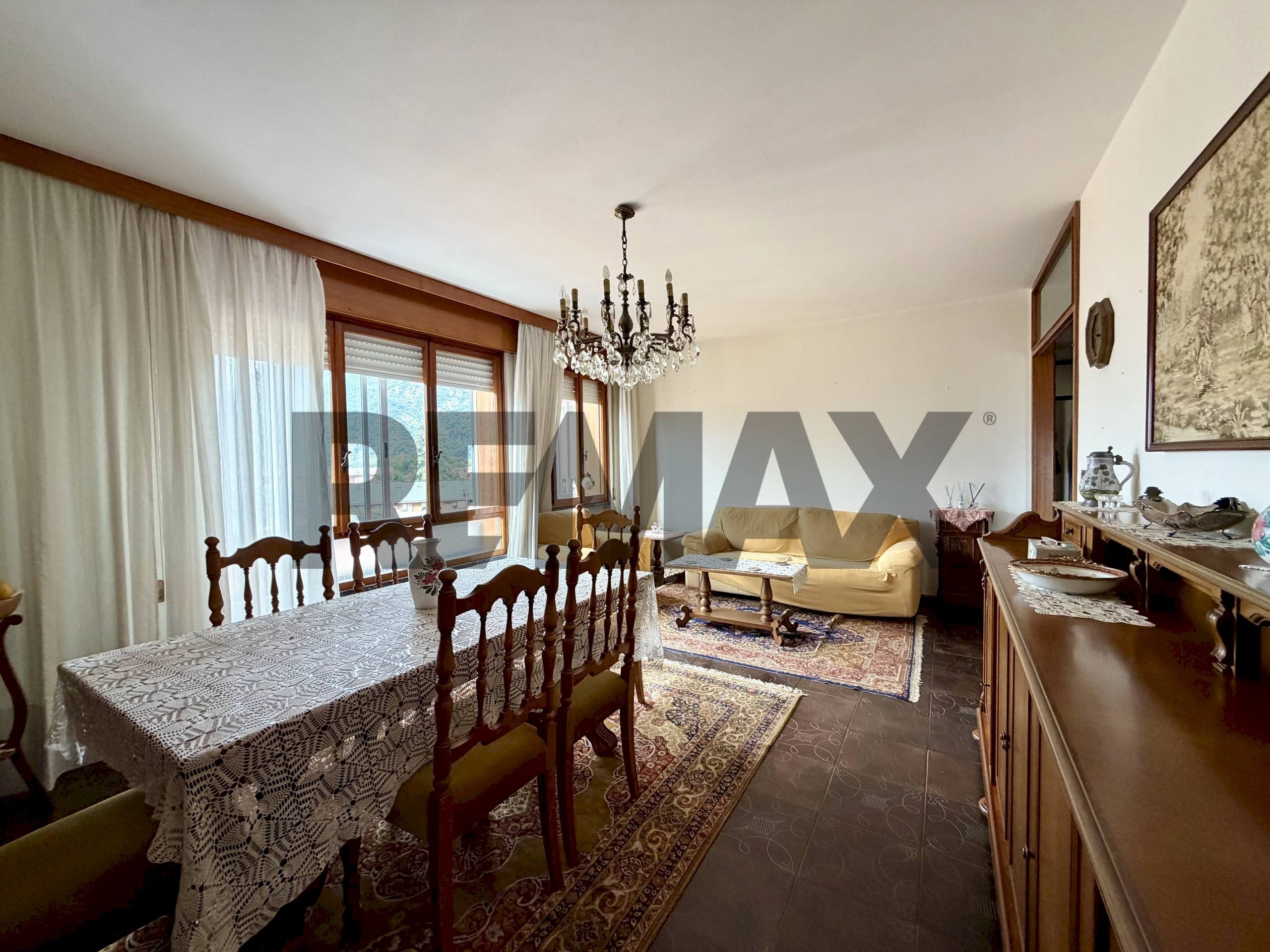 Sala da pranzo - Quadrilocale Via della Vittoria
 
22, Tolmezzo - foto 2