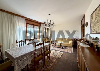 Sala da pranzo - Quadrilocale Via della Vittoria
 
22, Tolmezzo - foto 2