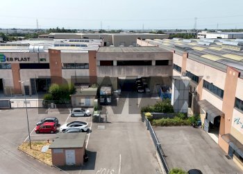 Edificio all\'aperto - Ufficio via Castrina
snc, Chiuduno - foto 1
