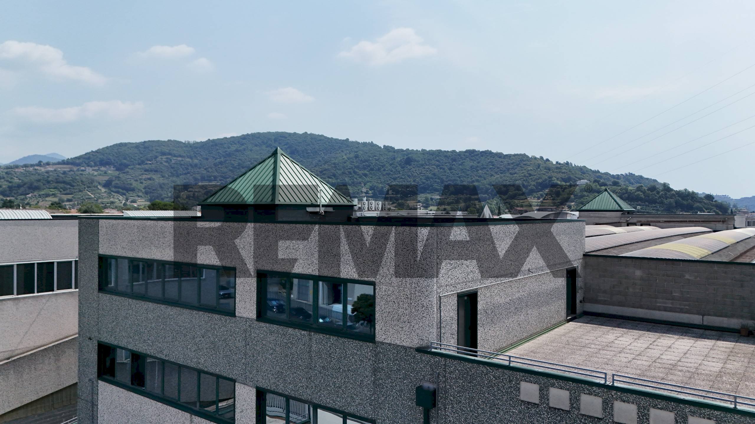 Edificio all\'aperto - Office via Leonardo Da Vinci
 
13, Carobbio degli Angeli - photo 1