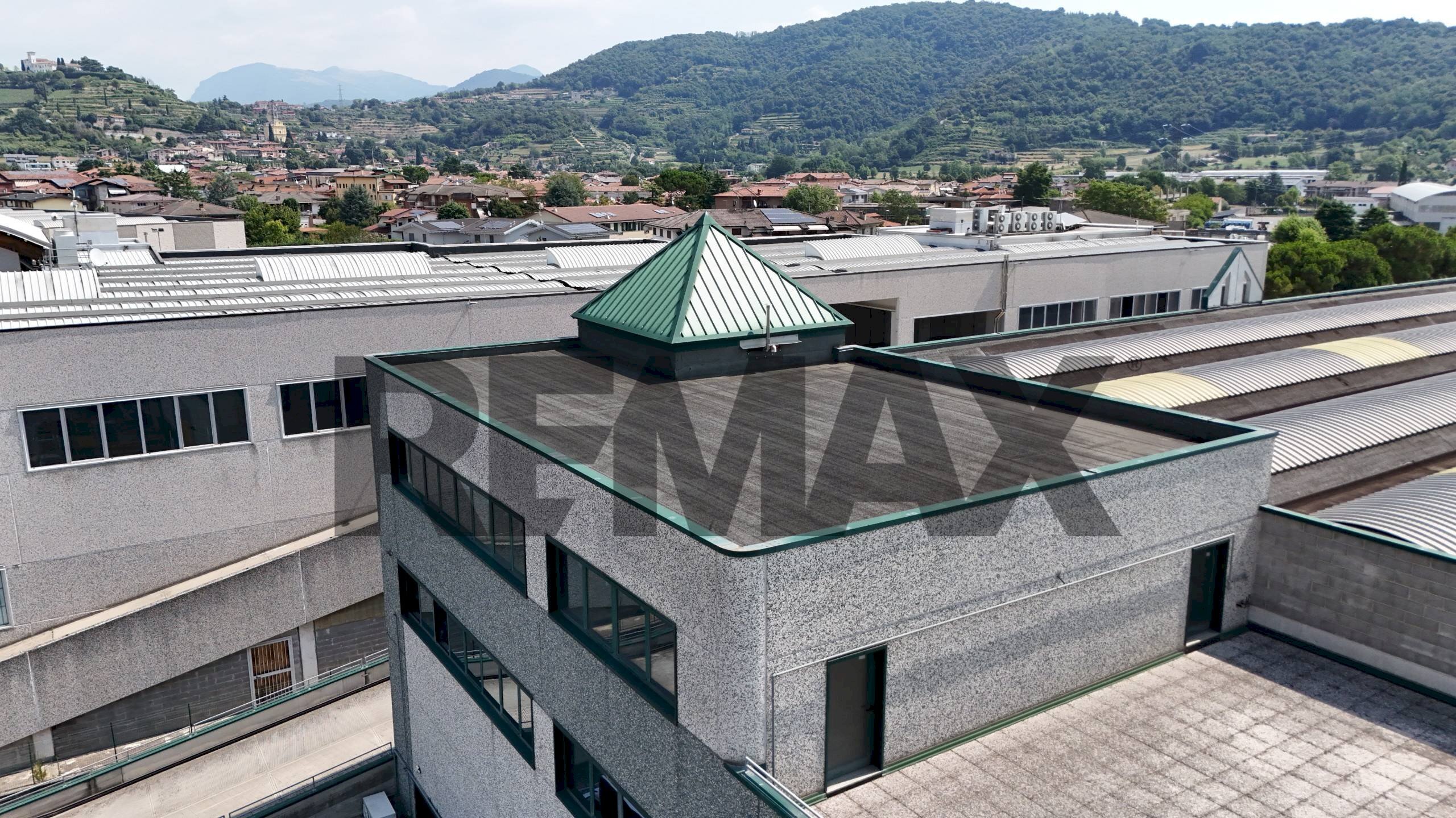 Edificio all\'aperto - Office via Leonardo Da Vinci
13, Carobbio degli Angeli - photo 3