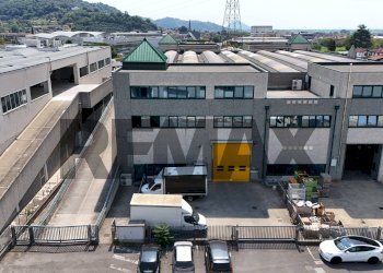 Edificio all\'aperto - Office via Leonardo Da Vinci
13, Carobbio degli Angeli - photo 4