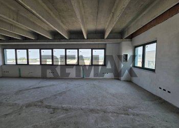 Stanza vuota - Office via Leonardo Da Vinci
13, Carobbio degli Angeli - photo 6