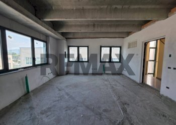 Stanza vuota - Office via Leonardo Da Vinci
13, Carobbio degli Angeli - photo 15