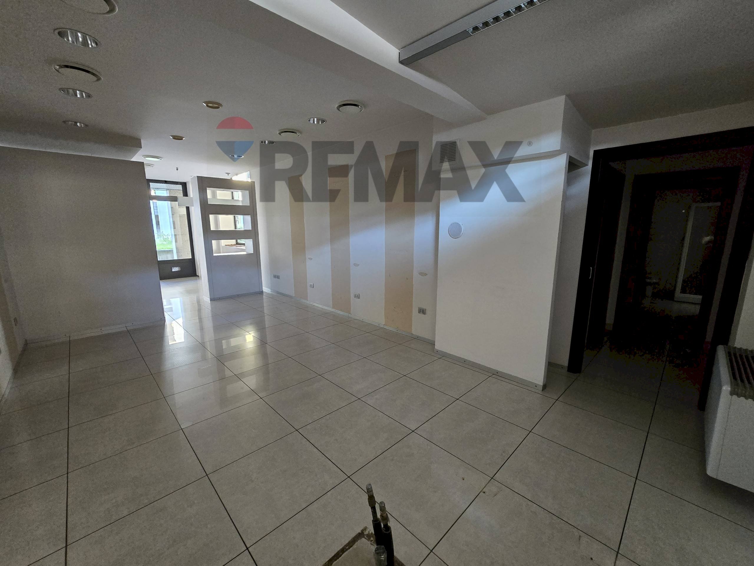 Stanza vuota - Negozio VIA SALVO D'ACQUISTO
 
91, Trescore Balneario - foto 1