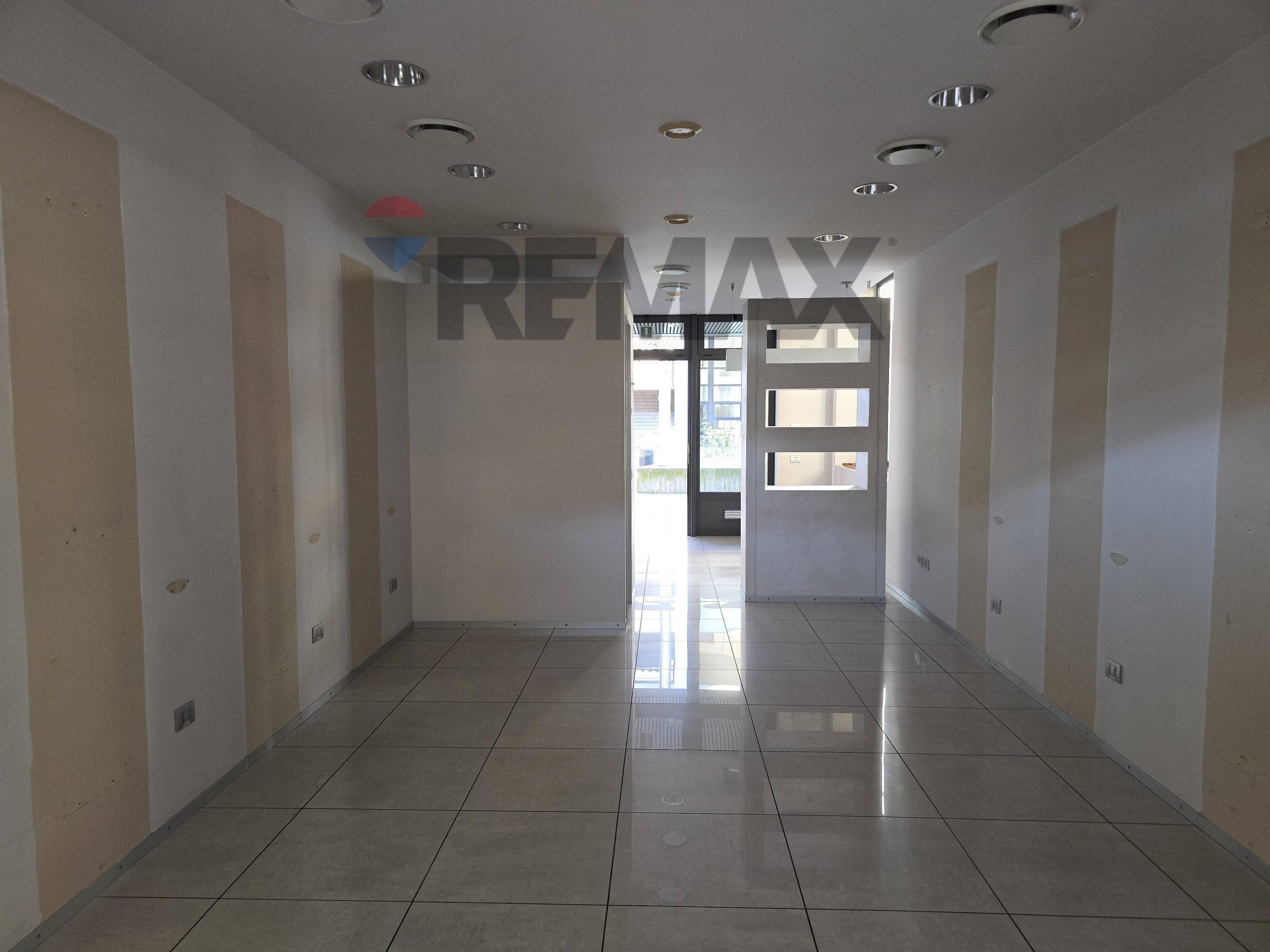Stanza vuota - Negozio VIA SALVO D'ACQUISTO
91, Trescore Balneario - foto 2