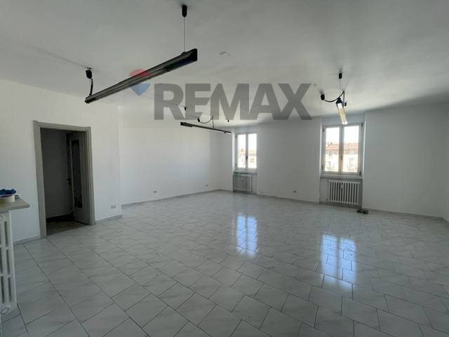 Stanza vuota - Ufficio PIAZZA CAVOUR
 
17, Trescore Balneario - foto 2