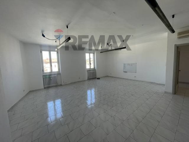 Stanza vuota - Ufficio PIAZZA CAVOUR
 
17, Trescore Balneario - foto 3