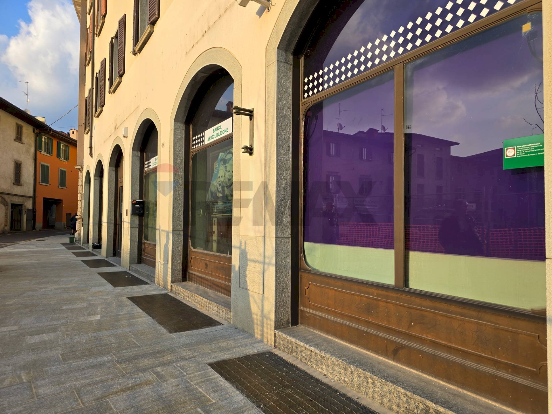 Edificio all\'aperto - Commercial Premises PIAZZA CAVOUR
 
16, Trescore Balneario - photo 1