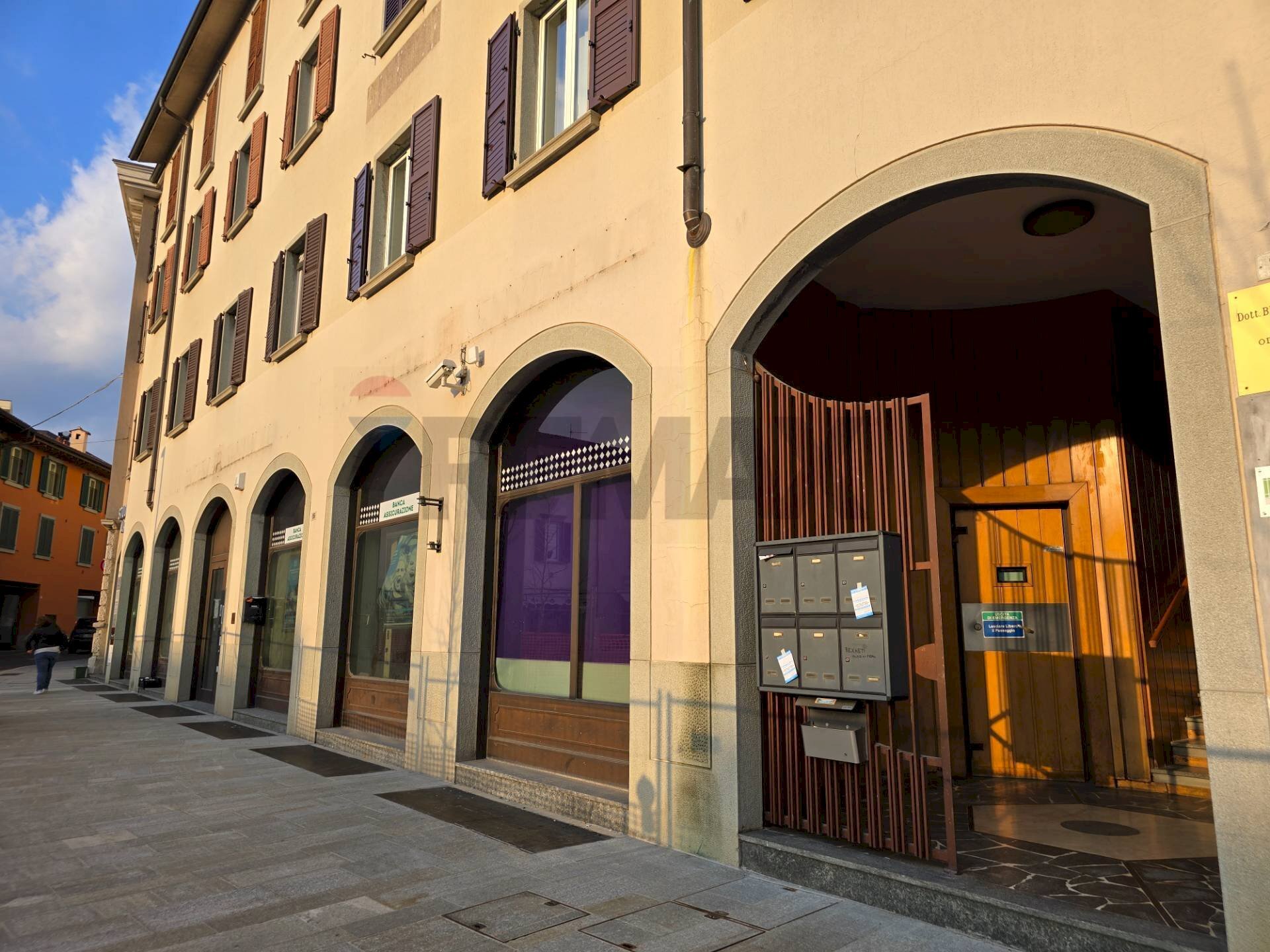 Edificio all\'aperto - Commercial Premises PIAZZA CAVOUR
16, Trescore Balneario - photo 3