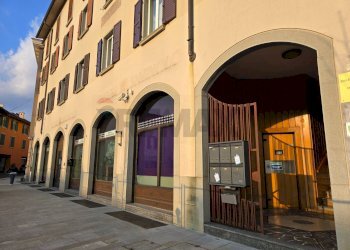 Edificio all\'aperto - Commercial Premises PIAZZA CAVOUR
16, Trescore Balneario - photo 3