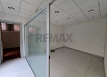 Stanza vuota - Commercial Premises PIAZZA CAVOUR
16, Trescore Balneario - photo 16