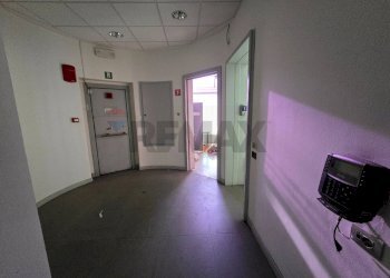 Hall / corridoio - Commercial Premises PIAZZA CAVOUR
16, Trescore Balneario - photo 20