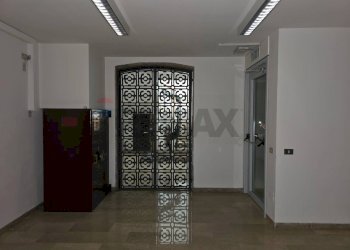 Hall / corridoio - Commercial Premises PIAZZA CAVOUR
16, Trescore Balneario - photo 25