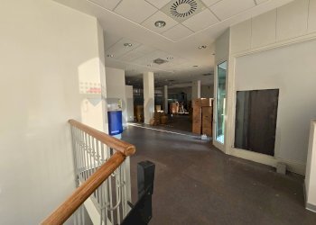 Hall / corridoio - Commercial Premises PIAZZA CAVOUR
16, Trescore Balneario - photo 27