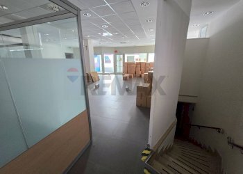 Hall / corridoio - Commercial Premises PIAZZA CAVOUR
16, Trescore Balneario - photo 29