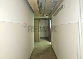 Hall / corridoio - Commercial Premises PIAZZA CAVOUR
16, Trescore Balneario - photo 30