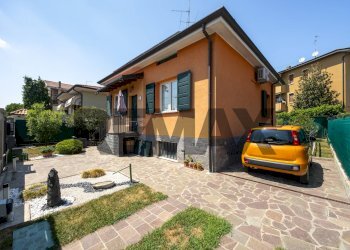 Casa all\'aperto - Villa VIA SAN GIOVANNI BOSCO
 
17, Trezzo sull'Adda - foto 1