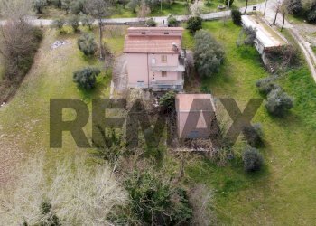 Edificio all\'aperto - Casa indipendente via Colle Tronco
 
59, San Giovanni Incarico - foto 2