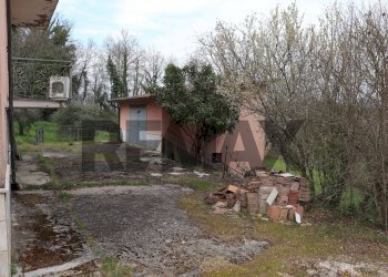 Giardino - Casa indipendente via Colle Tronco
 
59, San Giovanni Incarico - foto 17