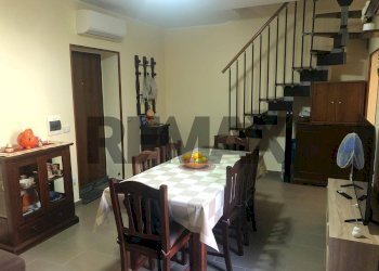 Sala da pranzo - Casa indipendente VIA COLONNA DI SERRA
 
13, Lamezia Terme - foto 1