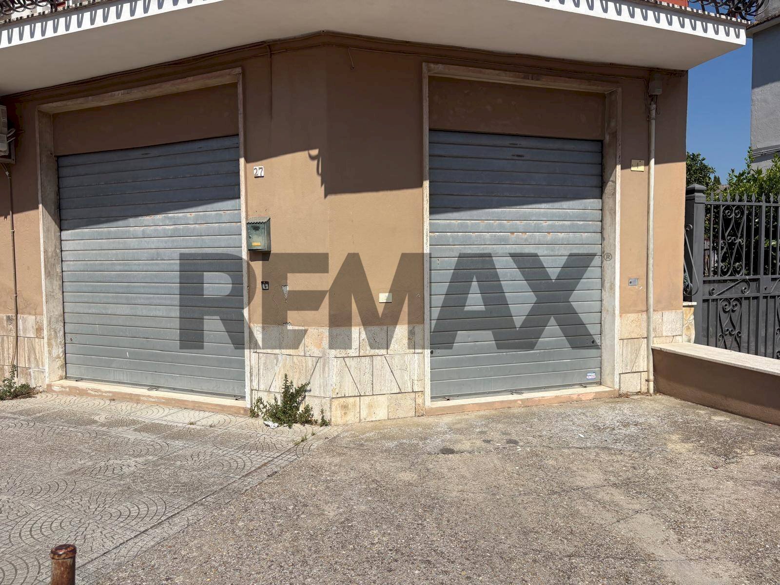 Edificio all\'aperto - Shop Via Martiri Di Belfiore
 
27, Marino - photo 1