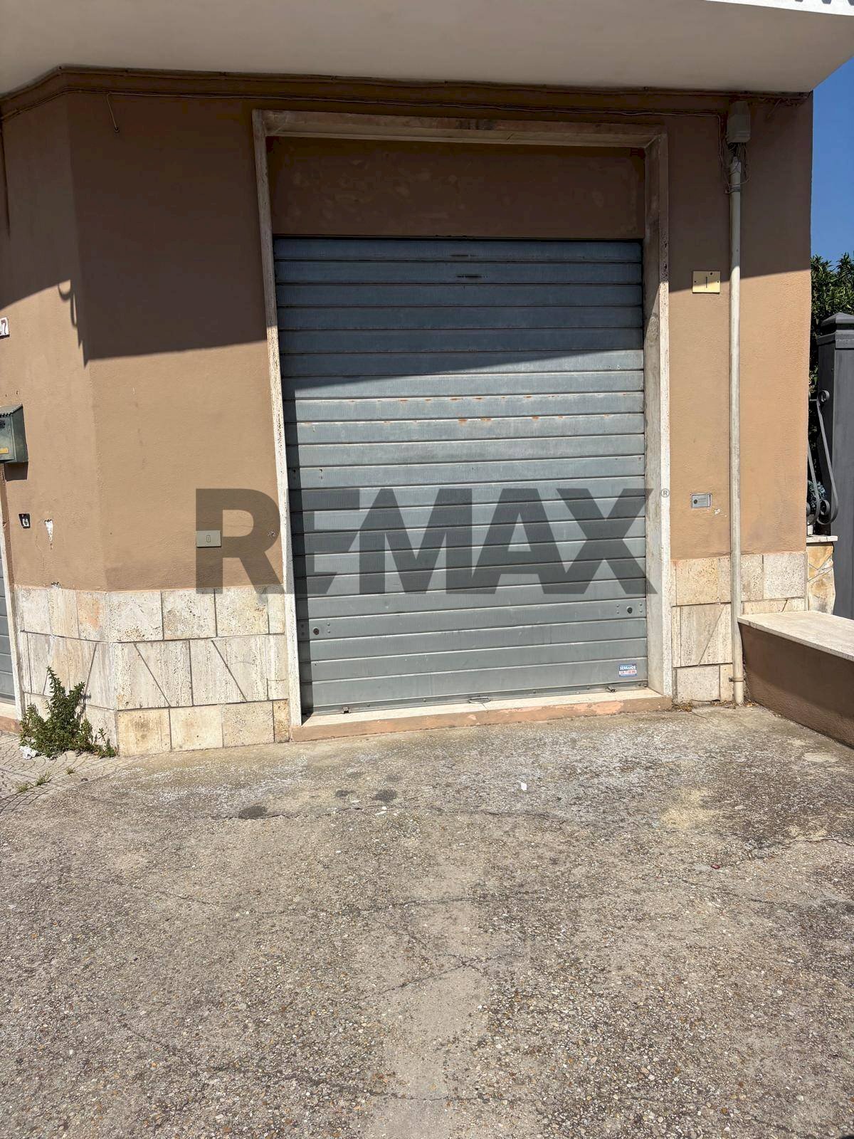 Edificio all\'aperto - Shop Via Martiri Di Belfiore
 
27, Marino - photo 2