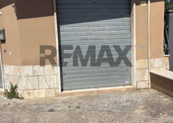 Edificio all\'aperto - Shop Via Martiri Di Belfiore
 
27, Marino - photo 2
