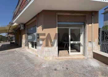 Edificio all\'aperto - Shop Via Martiri Di Belfiore
 
27, Marino - photo 1
