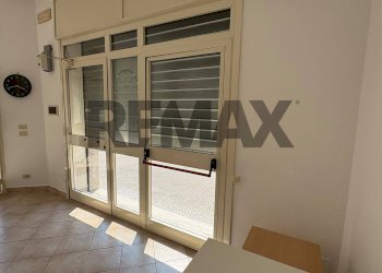 Stanza vuota - Shop Via Martiri Di Belfiore
 
27, Marino - photo 7