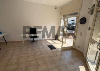 Soggiorno - Shop Via Martiri Di Belfiore
 
27, Marino - photo 11