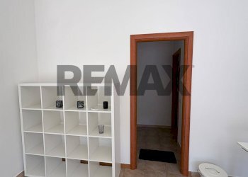 Stanza vuota - Shop Via Martiri Di Belfiore
 
27, Marino - photo 12