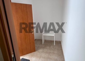 Stanza vuota - Shop Via Martiri Di Belfiore
 
27, Marino - photo 13